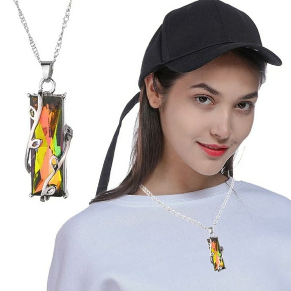 🎀 Stunning Rainbow Pendant - Picture 8 of 8